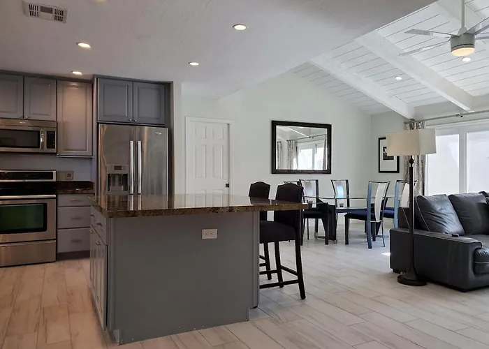 Tennis, Greenbelt, Private Courtyard Patio *
